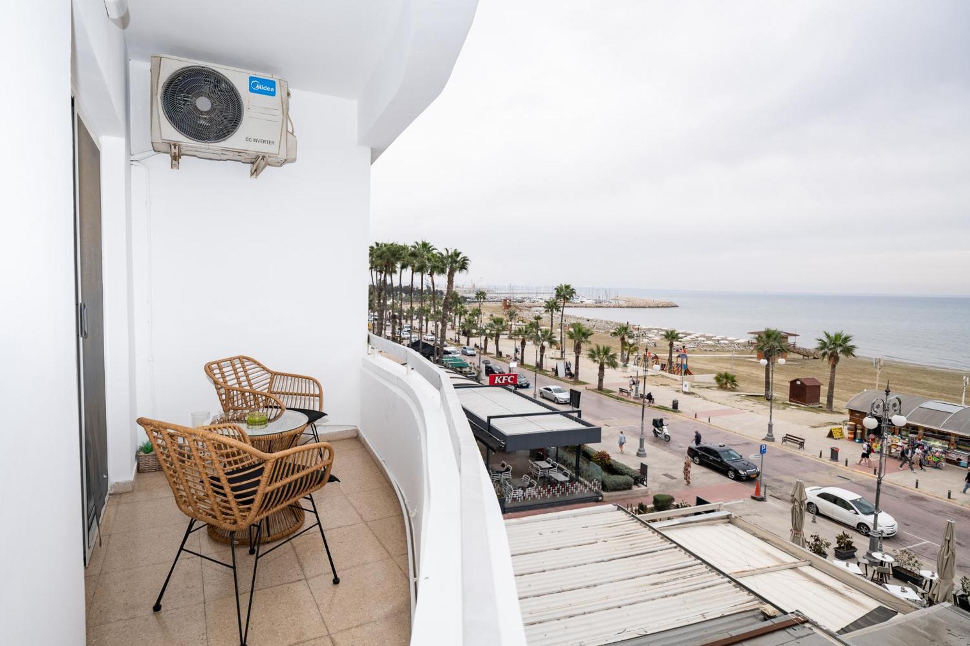 Lazuli Sea View Beachfront Ap 21 Larnaca Esterno foto