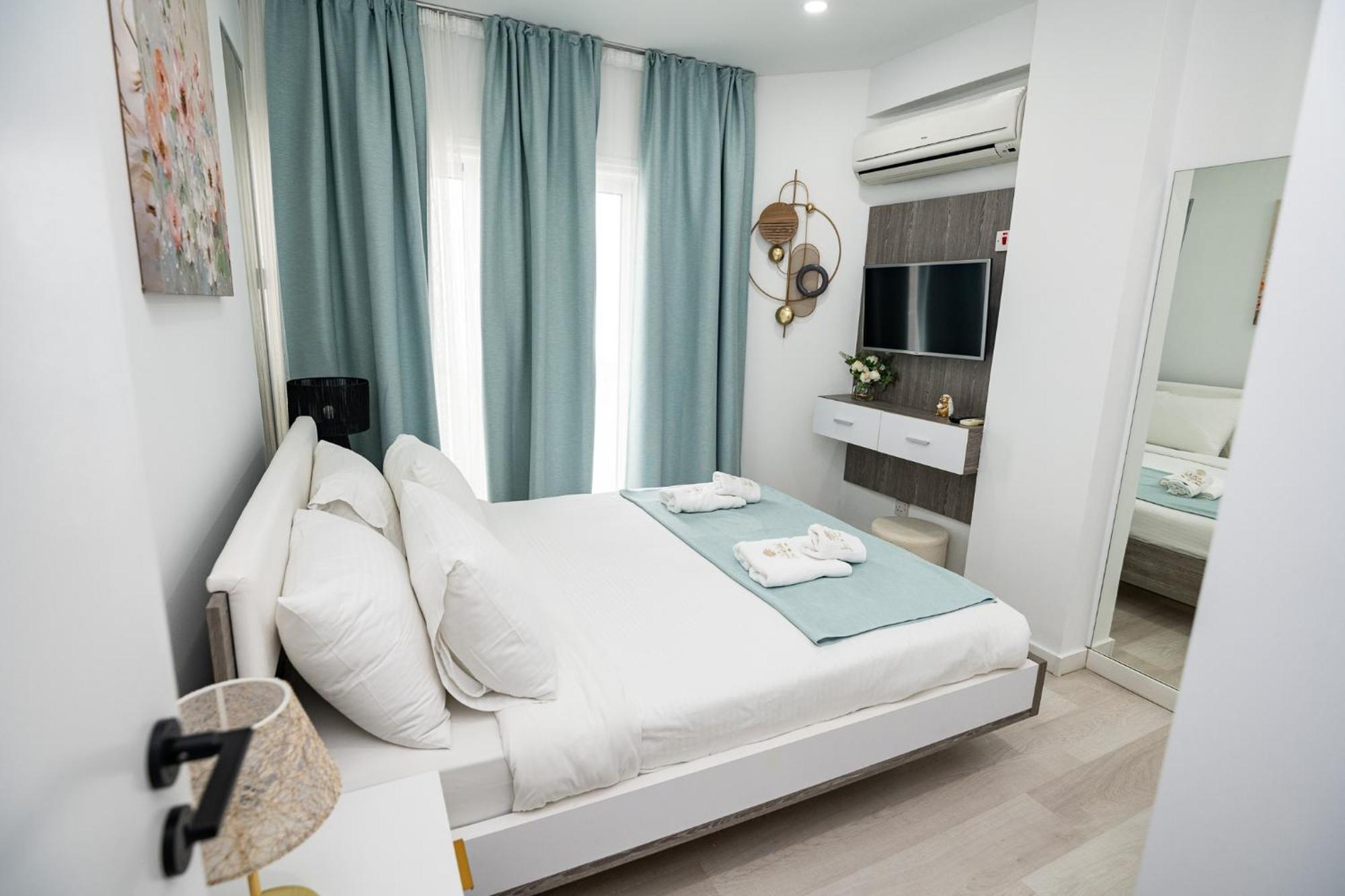 Lazuli Sea View Beachfront Ap 21 Larnaca Esterno foto