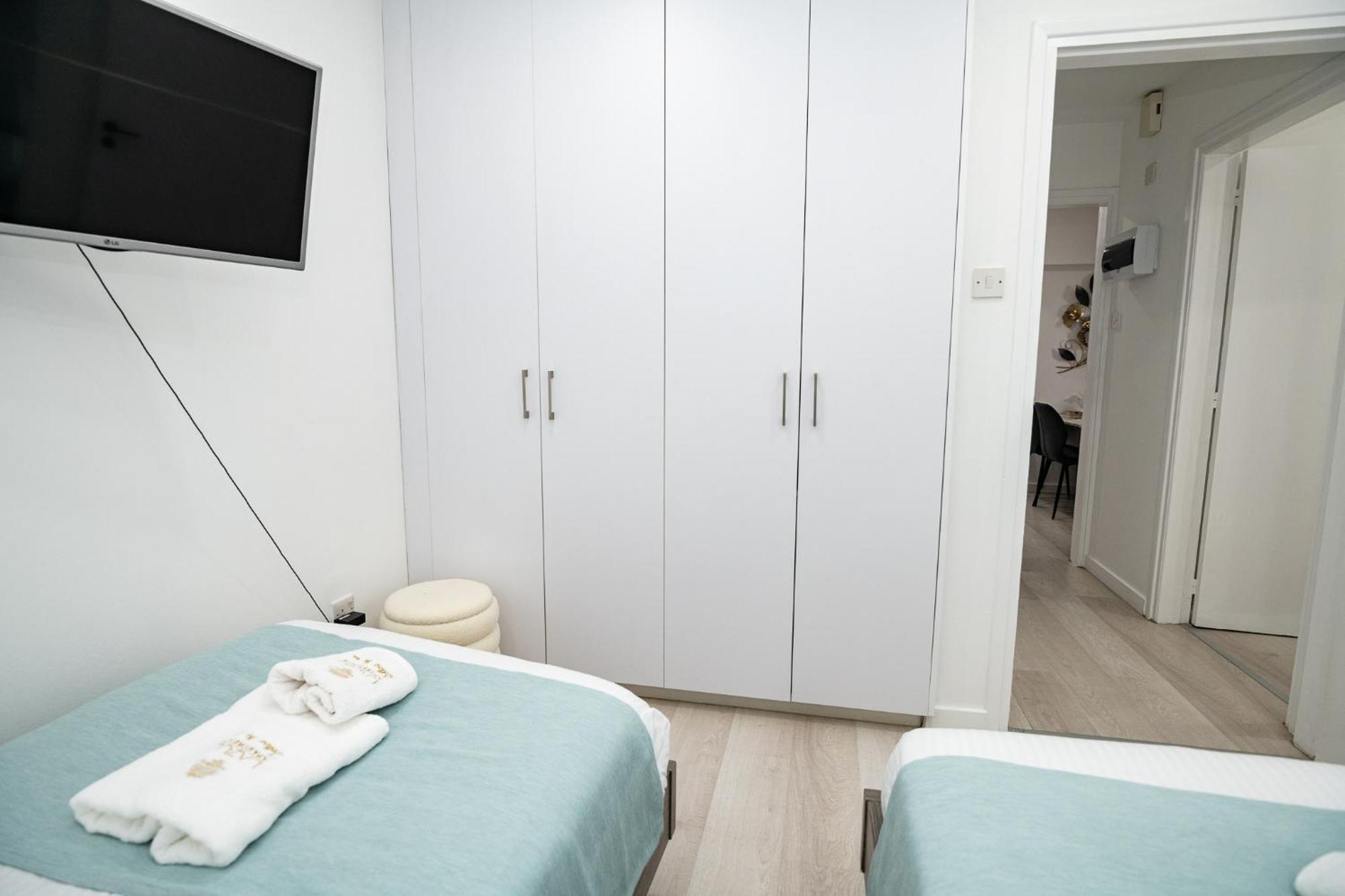 Lazuli Sea View Beachfront Ap 21 Larnaca Esterno foto