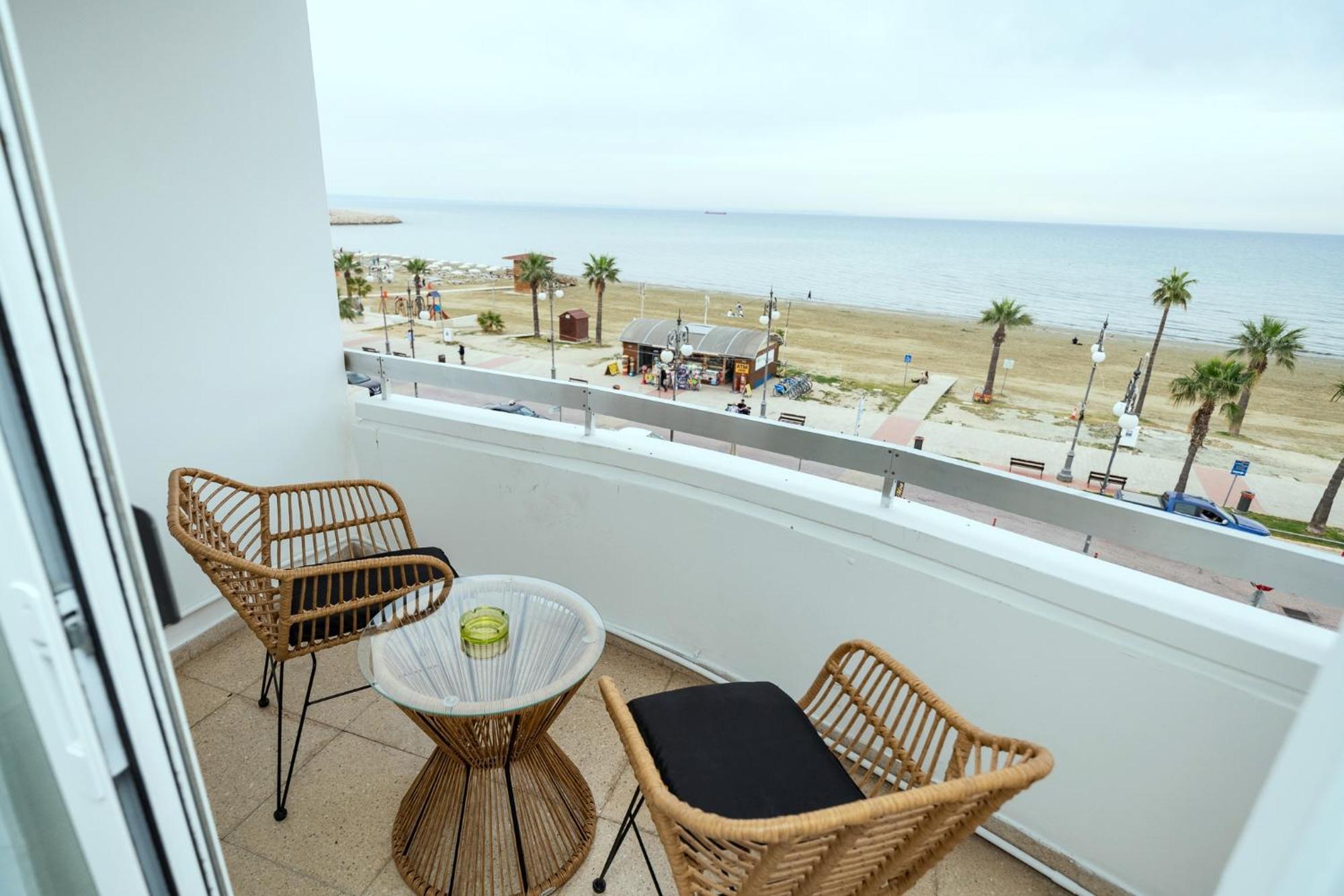 Lazuli Sea View Beachfront Ap 21 Larnaca Esterno foto