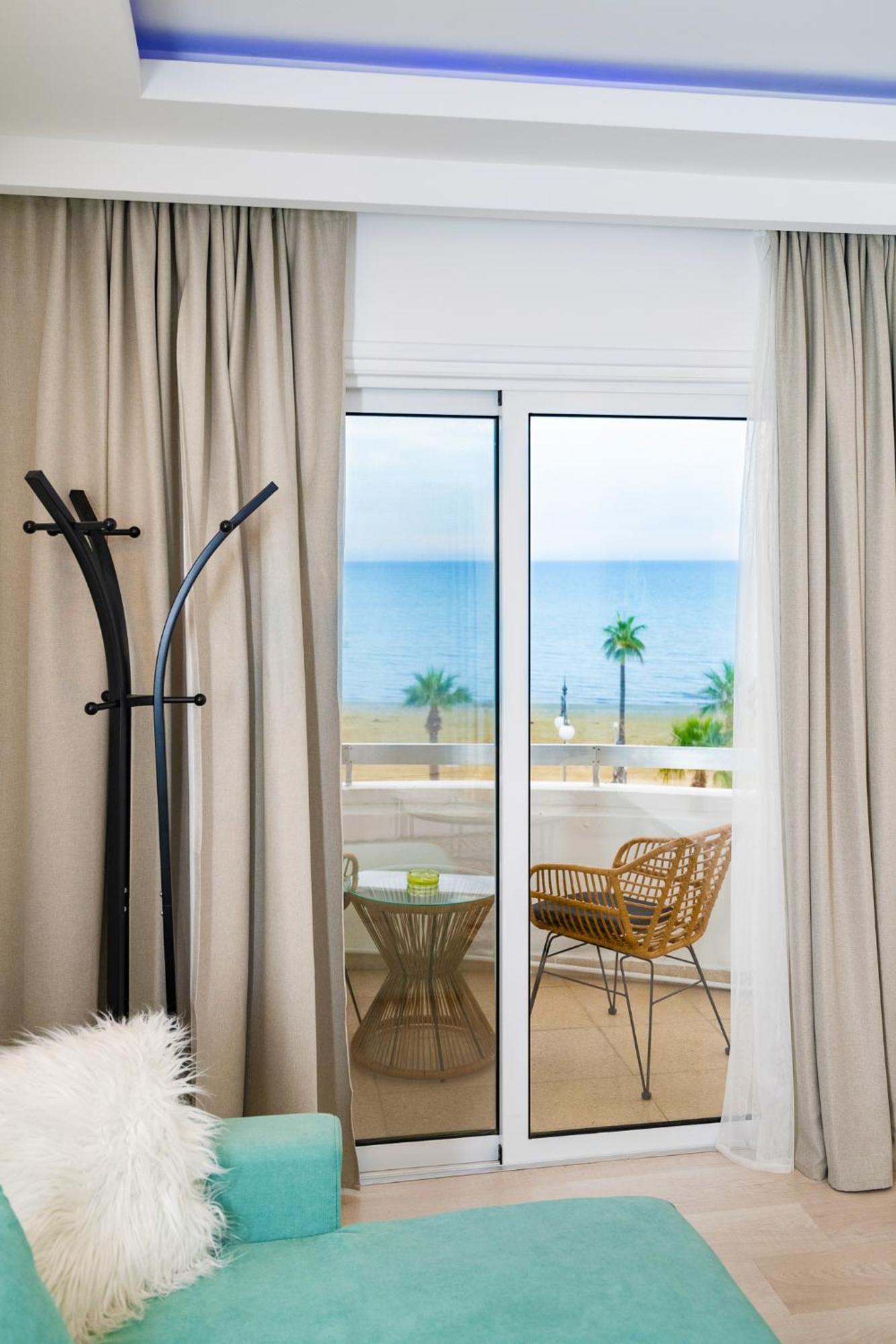 Lazuli Sea View Beachfront Ap 21 Larnaca Esterno foto
