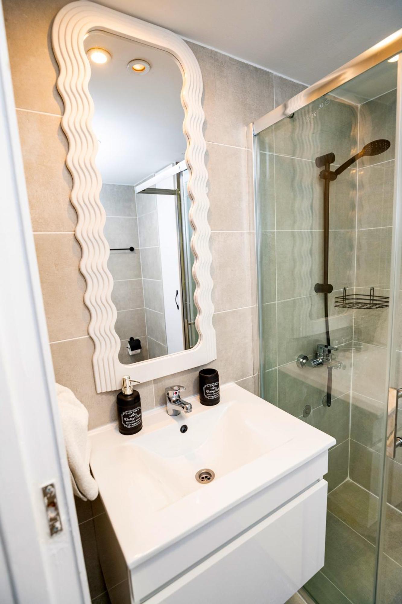 Lazuli Sea View Beachfront Ap 21 Larnaca Esterno foto