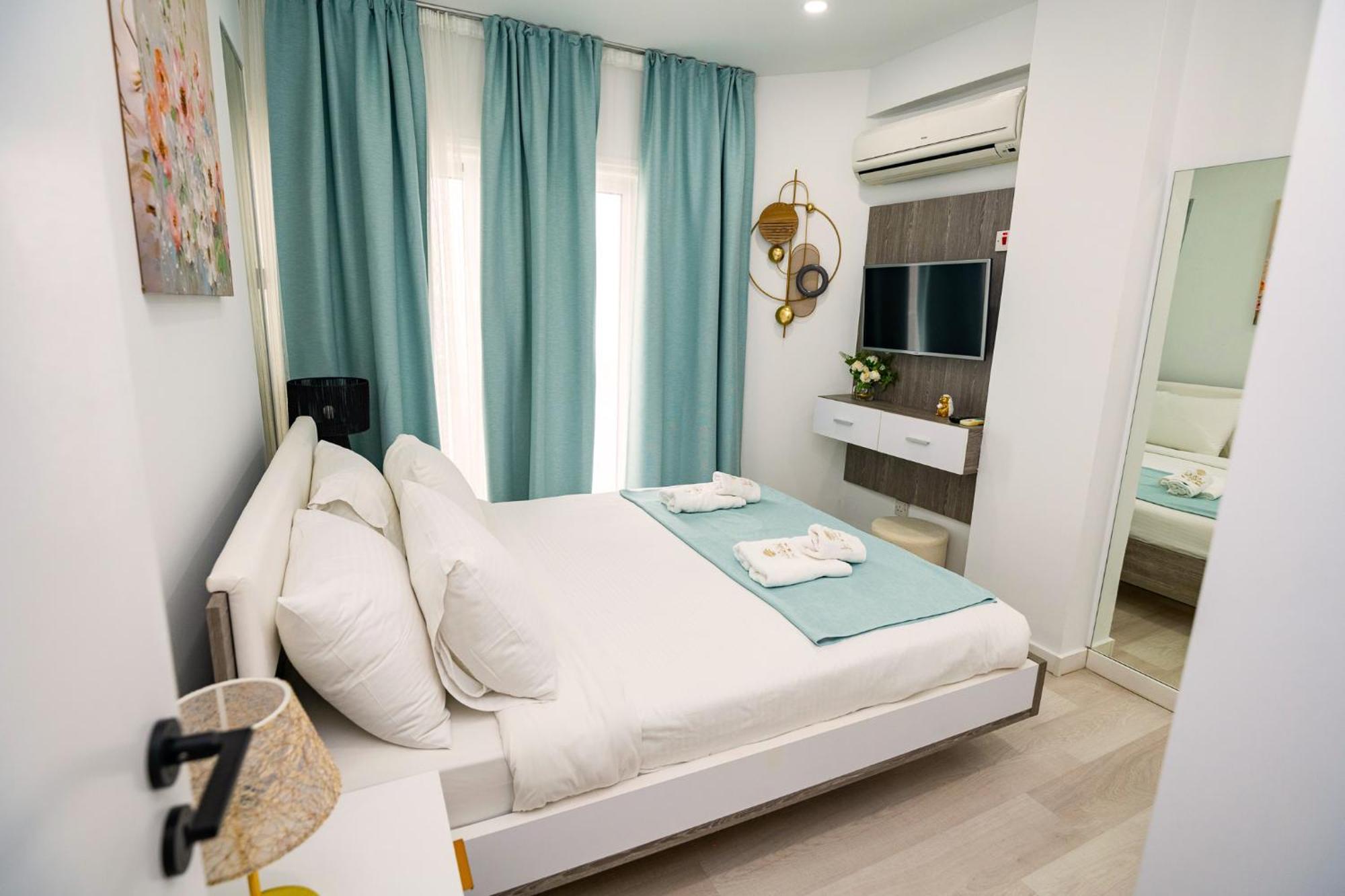 Lazuli Sea View Beachfront Ap 21 Larnaca Esterno foto