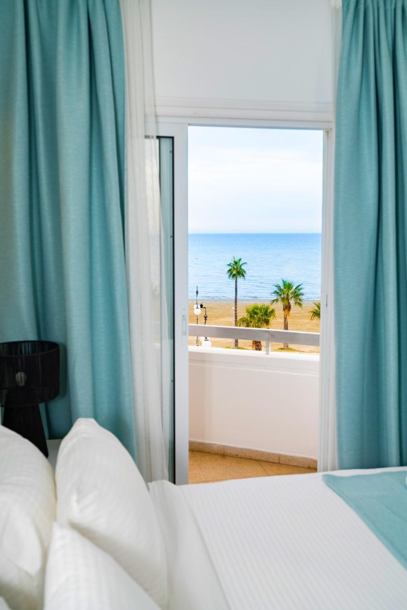 Lazuli Sea View Beachfront Ap 21 Larnaca Esterno foto